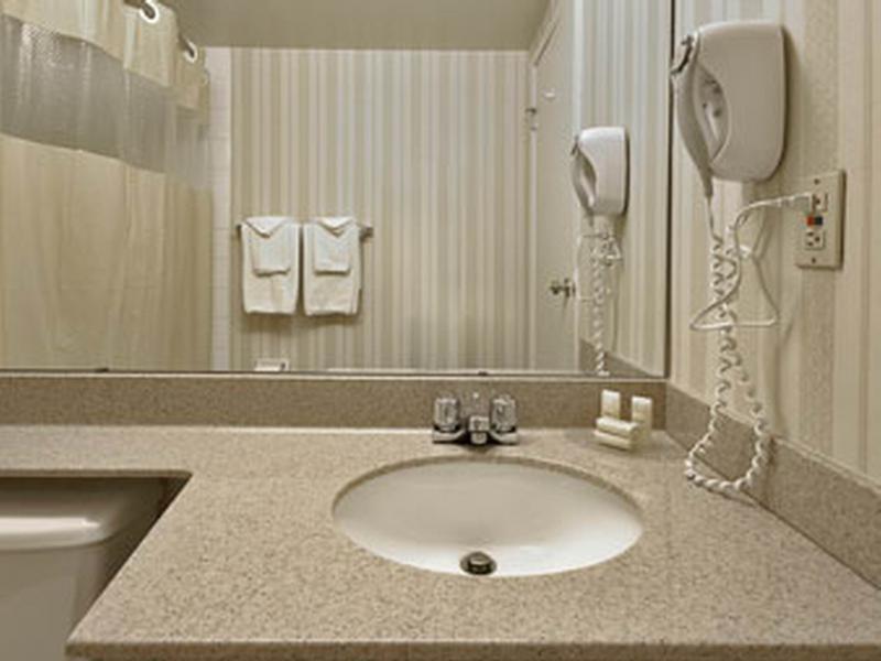 Days Inn By Wyndham Toronto West Mississauga Zimmer foto